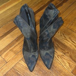Never worn Jessica Simpson camo bootie size 8.5 / 39